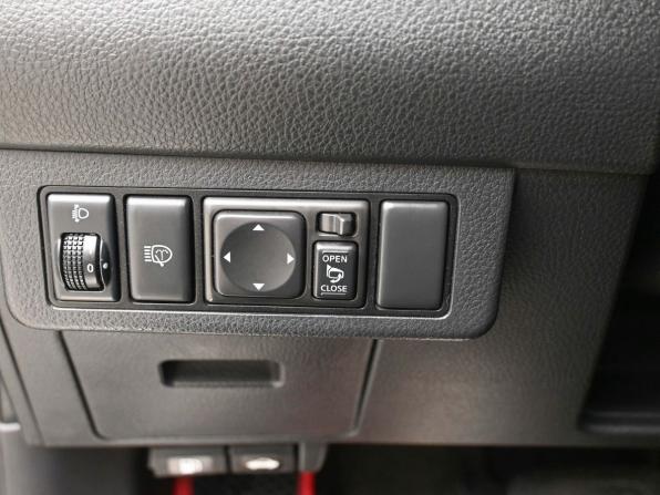 Nissan Tiida I Рестайлинг с пробегом 2010 года, цена 789 000 рублей, 238305 км, хэтчбек, Автокод Объявления