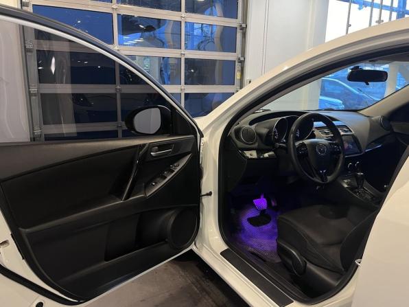 Mazda 3 II (BL) Рестайлинг с пробегом 2012 года, цена 955 000 рублей, 181376 км, седан, Автокод Объявления