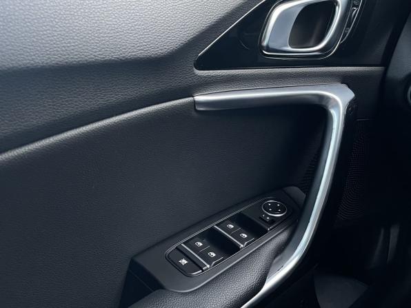 Kia Ceed III с пробегом 2018 года, цена 1 665 000 рублей, 93364 км, хэтчбек, Автокод Объявления