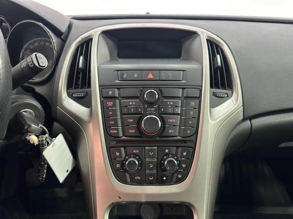 Opel Astra J с пробегом 2012 года, цена 685 000 рублей, 220000 км, хэтчбек, Автокод Объявления