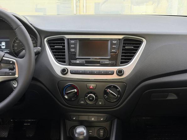 Hyundai Solaris II с пробегом 2018 года, цена 1 055 000 рублей, 104500 км, седан, Автокод Объявления