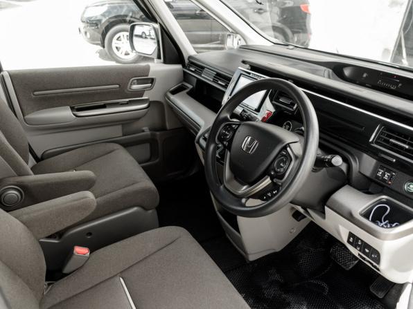 Honda Stepwgn V Рестайлинг с пробегом 2020 года, цена 2 370 000 рублей, 102012 км, минивэн, Автокод Объявления