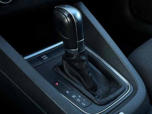 Volkswagen Jetta VI Рестайлинг с пробегом 2015 года, цена 1 098 200 рублей, 131130 км, седан, Автокод Объявления