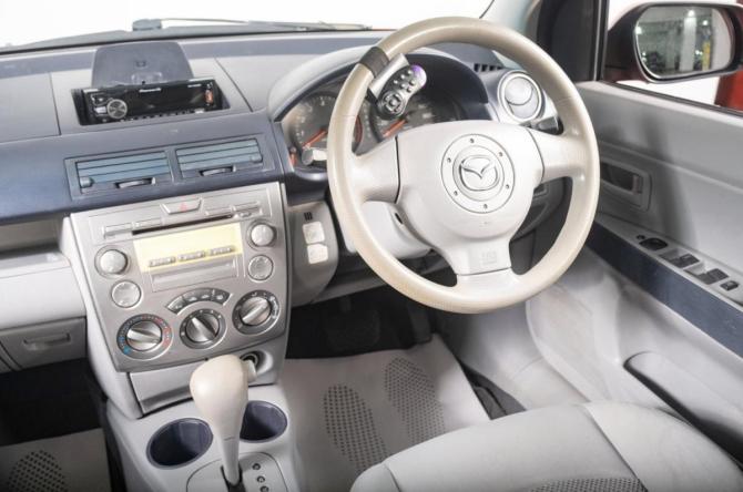 Mazda Demio II (DY) с пробегом 2003 года, цена 379 000 рублей, 2500000 км, хэтчбек, Автокод Объявления