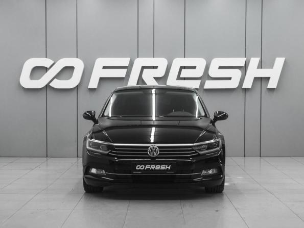 Volkswagen Passat B8 с пробегом 2017 года, цена 1 940 000 рублей, 247816 км, седан, Автокод Объявления