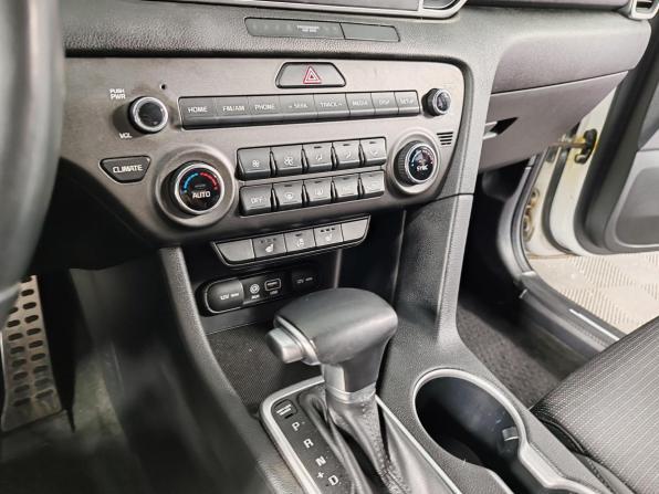 Kia Sportage IV Рестайлинг с пробегом 2018 года, цена 2 229 000 рублей, 74971 км, внедорожник, Автокод Объявления