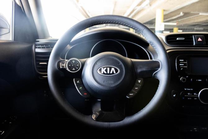 Kia Soul II Рестайлинг с пробегом 2017 года, цена 1 350 000 рублей, 219785 км, хэтчбек, Автокод Объявления