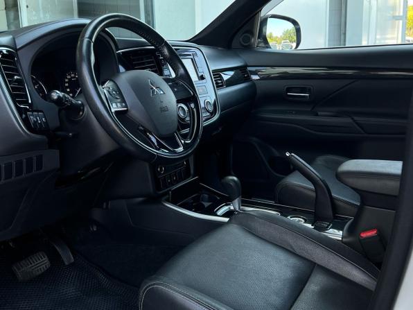 Mitsubishi Outlander III Рестайлинг 2 с пробегом 2017 года, цена 1 930 000 рублей, 87014 км, внедорожник, Автокод Объявления