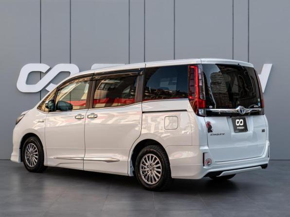 Toyota Esquire I с пробегом 2015 года, цена 2 240 000 рублей, 145707 км, минивэн, Автокод Объявления