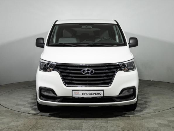 Hyundai H-1 II Рестайлинг 2 с пробегом 2021 года, цена 2 799 585 рублей, 111884 км, минивэн, Автокод Объявления