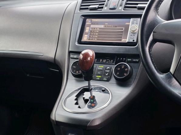Toyota Mark X ZiO с пробегом 2007 года, цена 1 050 000 рублей, 296711 км, компактвэн, Автокод Объявления