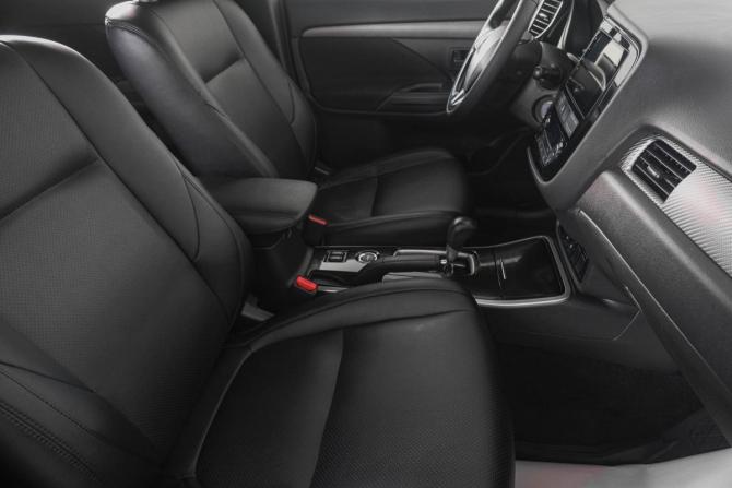 Mitsubishi Outlander III Рестайлинг 2 с пробегом 2018 года, цена 2 329 000 рублей, 115357 км, внедорожник, Автокод Объявления
