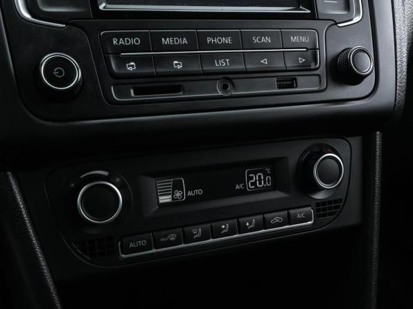 Volkswagen Polo V с пробегом 2015 года, цена 1 185 000 рублей, 97374 км, седан, Автокод Объявления