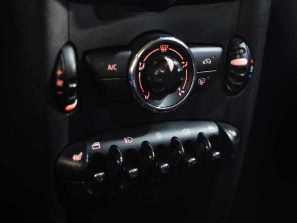 Mini Hatch II (R56) Рестайлинг с пробегом 2012 года, цена 899 000 рублей, 148918 км, хэтчбек, Автокод Объявления