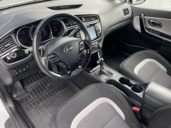 Kia Ceed II Рестайлинг с пробегом 2018 года, цена 1 459 000 рублей, 61554 км, хэтчбек, Автокод Объявления