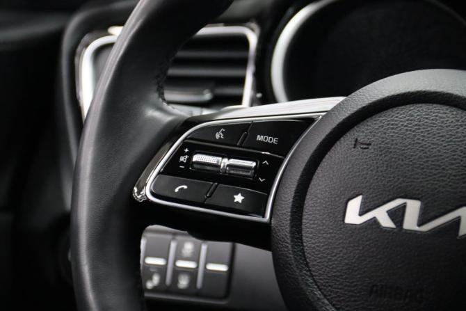 Kia Ceed III Рестайлинг с пробегом 2022 года, цена 2 295 170 рублей, 27393 км, хэтчбек, Автокод Объявления