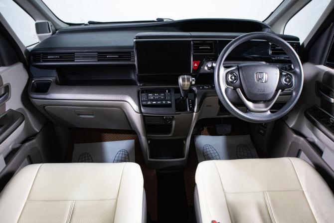Honda Stepwgn V с пробегом 2015 года, цена 1 799 000 рублей, 154873 км, минивэн, Автокод Объявления