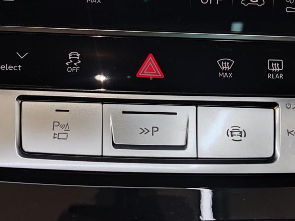 Audi SQ7 I (4M) Рестайлинг 2 с пробегом 2024 года, цена 17 900 000 рублей, 8400 км, внедорожник, Автокод Объявления