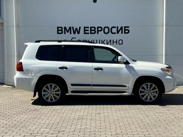 Toyota Land Cruiser 200 Series Рестайлинг 1 с пробегом 2013 года, цена 2 985 000 рублей, 240705 км, внедорожник, Автокод Объявления