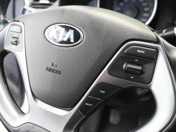 Kia Rio III Рестайлинг с пробегом 2015 года, цена 929 900 рублей, 197000 км, седан, Автокод Объявления