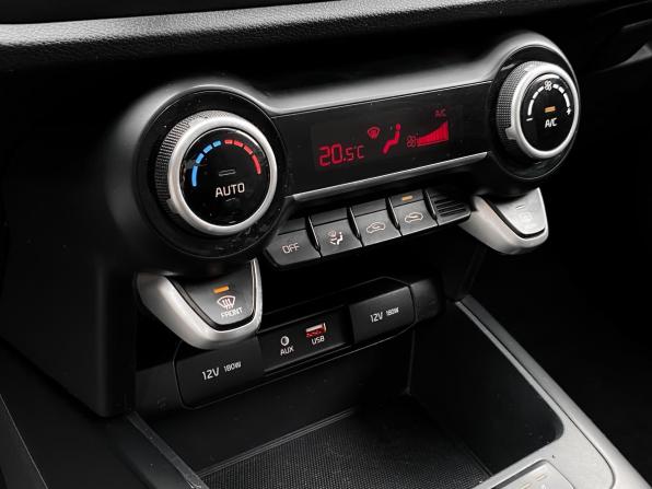 Kia Rio IV с пробегом 2018 года, цена 1 399 000 рублей, 128500 км, хэтчбек, Автокод Объявления