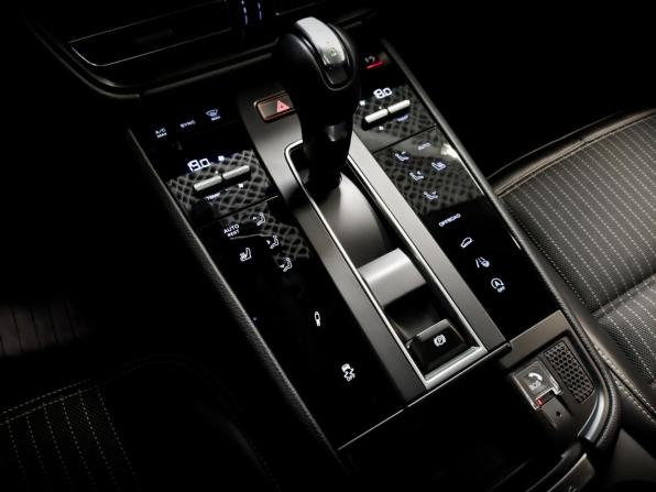 Porsche Macan I Рестайлинг 2 с пробегом 2022 года, цена 6 395 000 рублей, 43860 км, внедорожник, Автокод Объявления