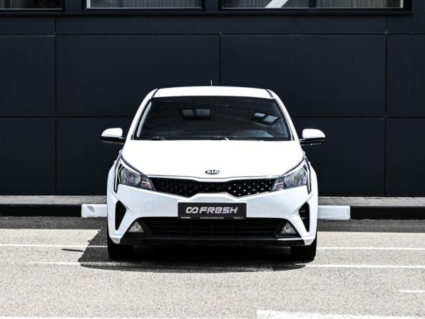Kia Rio IV Рестайлинг с пробегом 2021 года, цена 1 474 000 рублей, 53345 км, седан, Автокод Объявления