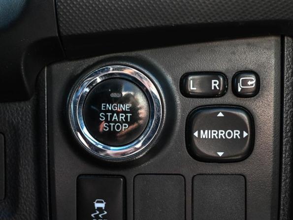 Toyota Wish II с пробегом 2010 года, цена 989 000 рублей, 242263 км, минивэн, Автокод Объявления