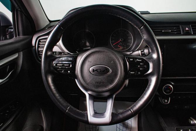 Kia Rio IV Рестайлинг с пробегом 2020 года, цена 1 299 000 рублей, 131000 км, седан, Автокод Объявления