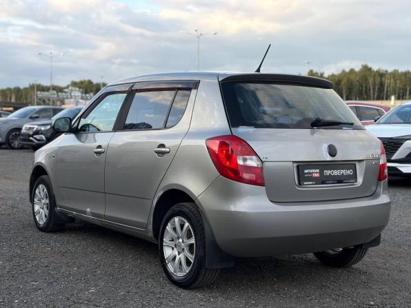 Skoda Fabia II Рестайлинг с пробегом 2011 года, цена 375 000 рублей, 286701 км, хэтчбек, Автокод Объявления