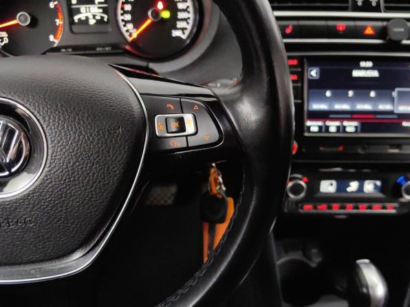Volkswagen Polo V Рестайлинг с пробегом 2017 года, цена 1 099 000 рублей, 101073 км, седан, Автокод Объявления