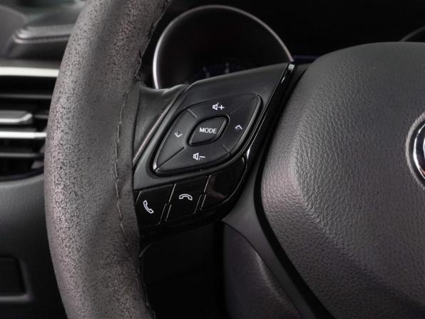 Toyota C-HR I Рестайлинг с пробегом 2019 года, цена 2 229 000 рублей, 135353 км, внедорожник, Автокод Объявления