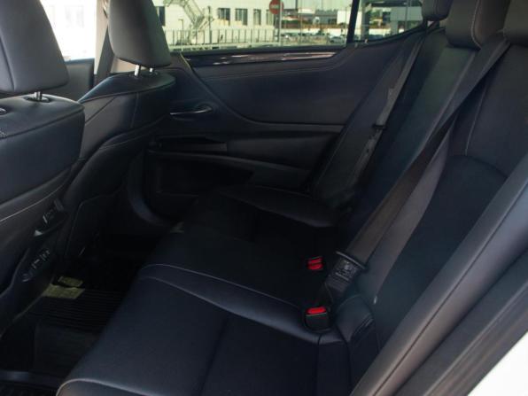 Lexus ES VII с пробегом 2018 года, цена 3 178 000 рублей, 111000 км, седан, Автокод Объявления