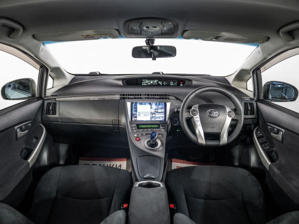 Toyota Prius III Рестайлинг (XW30) с пробегом 2013 года, цена 1 050 500 рублей, 175311 км, лифтбек, Автокод Объявления