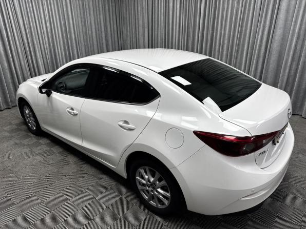 Mazda Axela III Рестайлинг с пробегом 2017 года, цена 1 570 000 рублей, 95146 км, седан, Автокод Объявления