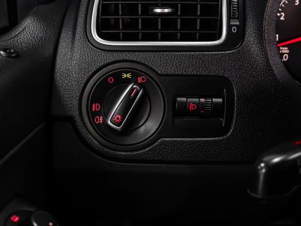 Volkswagen Polo V Рестайлинг с пробегом 2016 года, цена 1 049 000 рублей, 130038 км, седан, Автокод Объявления
