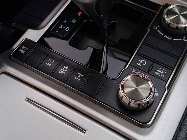 Toyota Land Cruiser 200 Series Рестайлинг 2 с пробегом 2016 года, цена 4 850 000 рублей, 292753 км, внедорожник, Автокод Объявления