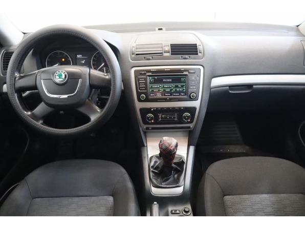 Skoda Octavia II (A5) Рестайлинг с пробегом 2012 года, цена 709 000 рублей, 281000 км, лифтбек, Автокод Объявления