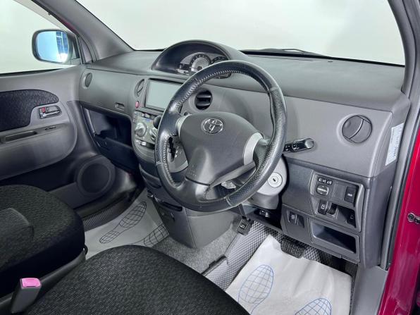 Toyota Sienta I Рестайлинг 2 с пробегом 2012 года, цена 860 000 рублей, 140271 км, минивэн, Автокод Объявления