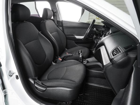 Kia Rio III Рестайлинг с пробегом 2015 года, цена 1 099 000 рублей, 136302 км, хэтчбек, Автокод Объявления