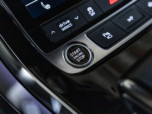 Audi Q8 I (4M) с пробегом 2022 года, цена 8 200 000 рублей, 84297 км, внедорожник, Автокод Объявления