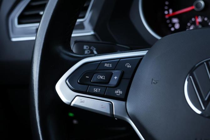 Volkswagen Tiguan II Рестайлинг с пробегом 2021 года, цена 2 190 000 рублей, 110794 км, внедорожник, Автокод Объявления