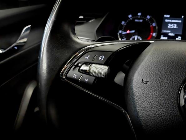 Skoda Octavia IV (A8) с пробегом 2020 года, цена 2 200 000 рублей, 46463 км, лифтбек, Автокод Объявления