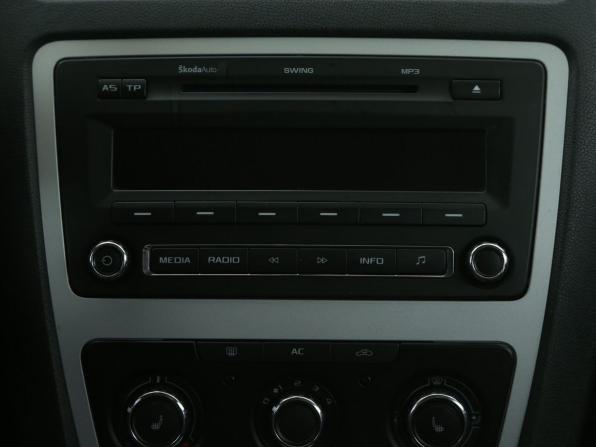 Skoda Octavia II (A5) Рестайлинг с пробегом 2010 года, цена 652 000 рублей, 211000 км, лифтбек, Автокод Объявления