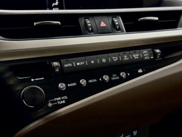 Lexus ES VII с пробегом 2020 года, цена 3 980 000 рублей, 116000 км, седан, Автокод Объявления