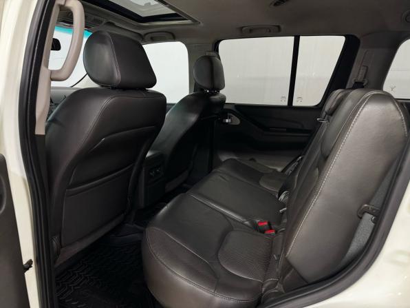 Nissan Pathfinder III Рестайлинг с пробегом 2011 года, цена 1 370 000 рублей, 303500 км, внедорожник, Автокод Объявления