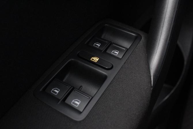 Volkswagen Polo V Рестайлинг с пробегом 2018 года, цена 1 550 000 рублей, 101059 км, седан, Автокод Объявления