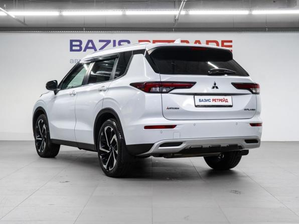 Mitsubishi Outlander IV с пробегом 2023 года, цена 3 600 000 рублей, 45475 км, внедорожник, Автокод Объявления