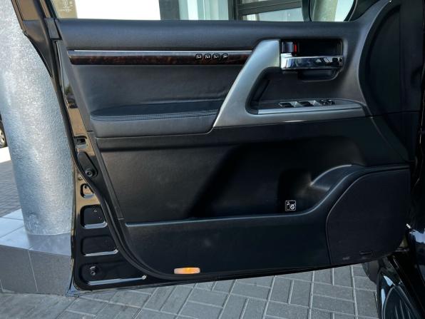 Toyota Land Cruiser 200 Series Рестайлинг 1 с пробегом 2014 года, цена 3 443 300 рублей, 260000 км, внедорожник, Автокод Объявления