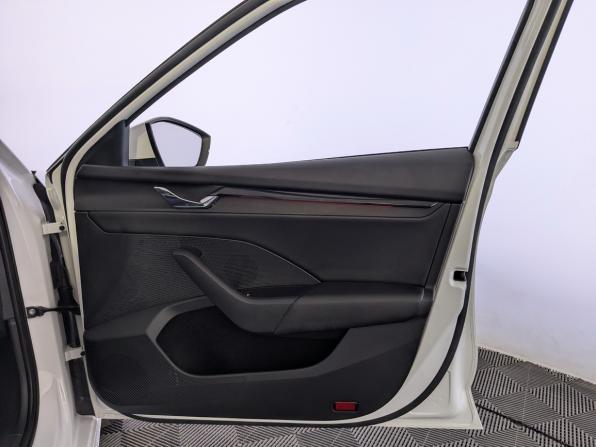 Skoda Octavia IV (A8) с пробегом 2021 года, цена 2 500 000 рублей, 48065 км, лифтбек, Автокод Объявления